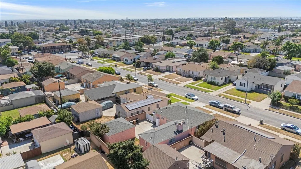 1445 W 110th Place, Los Angeles, California 90047 home-pic-37